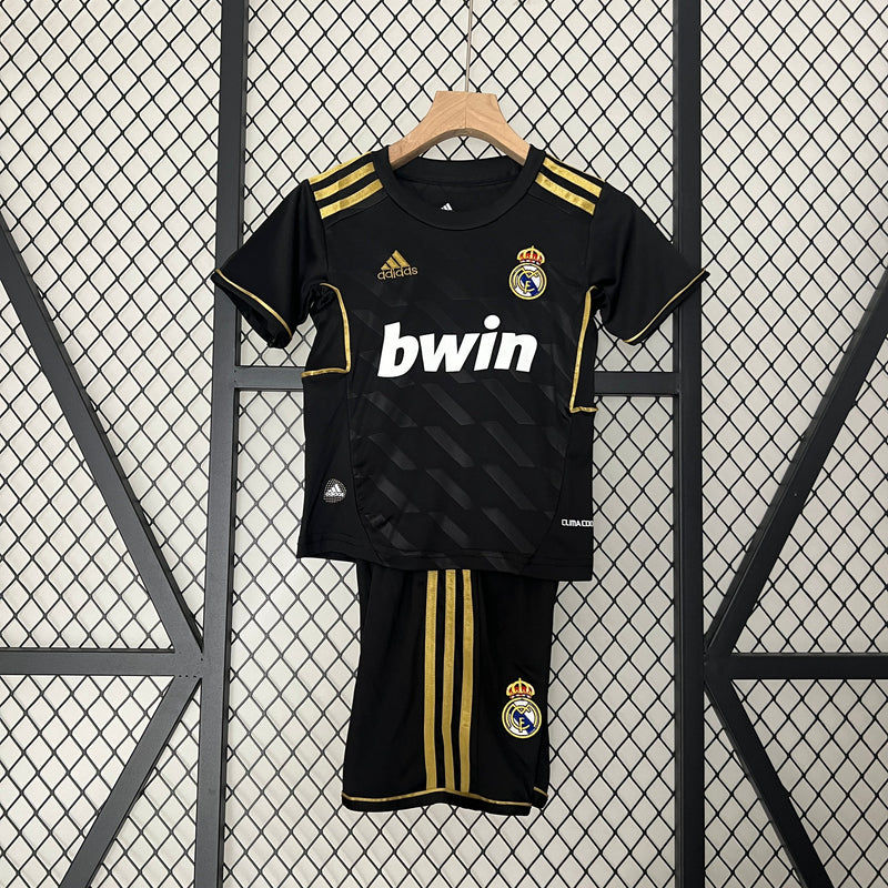 Camiseta y Pantalones Cortos Niños Real Madrid Away Retro 11/12