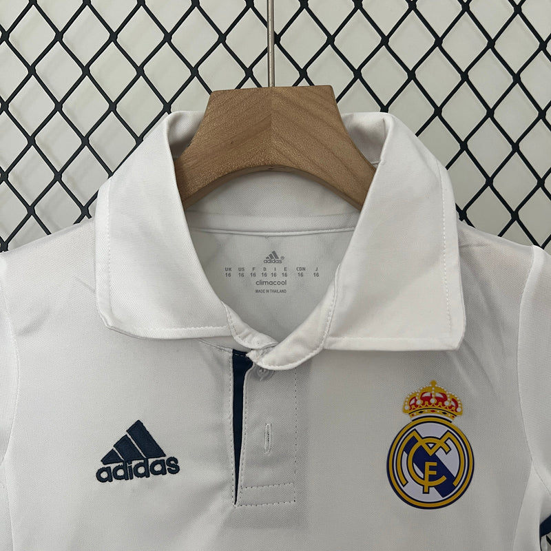 Camiseta y Pantalones Cortos Niños Real Madrid Home Retro 16/17