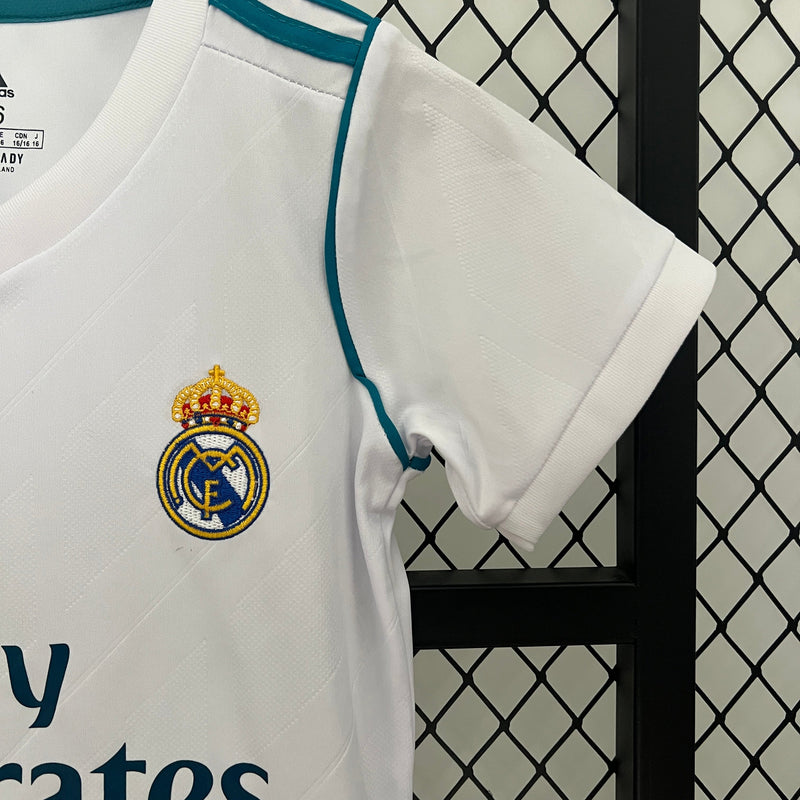 Camiseta y Pantalones Cortos Niños Real Madrid Home Retro 17/18