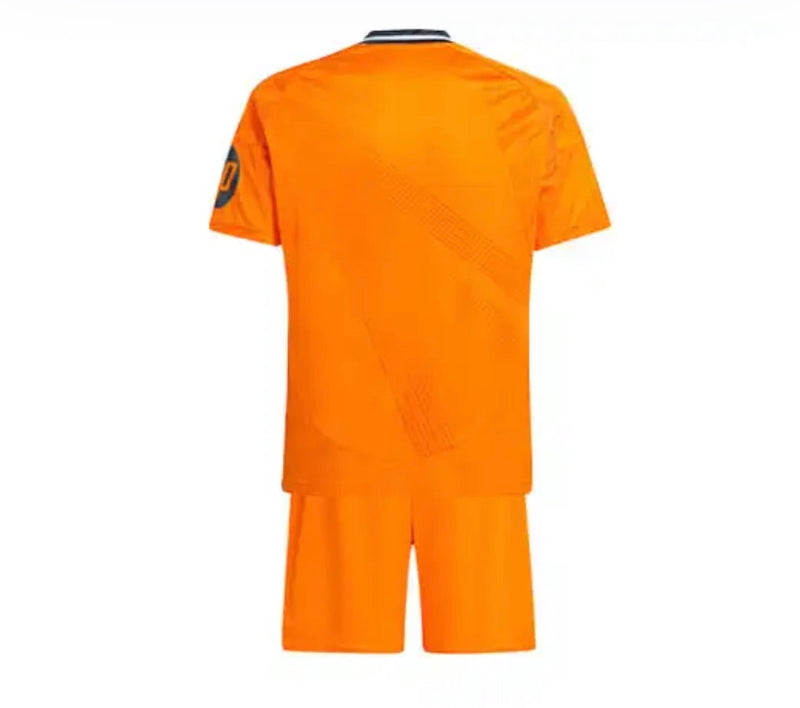 Camiseta y Pantalones Cortos Niños Real Madrid Away 24/25 - Con Medias y Patch