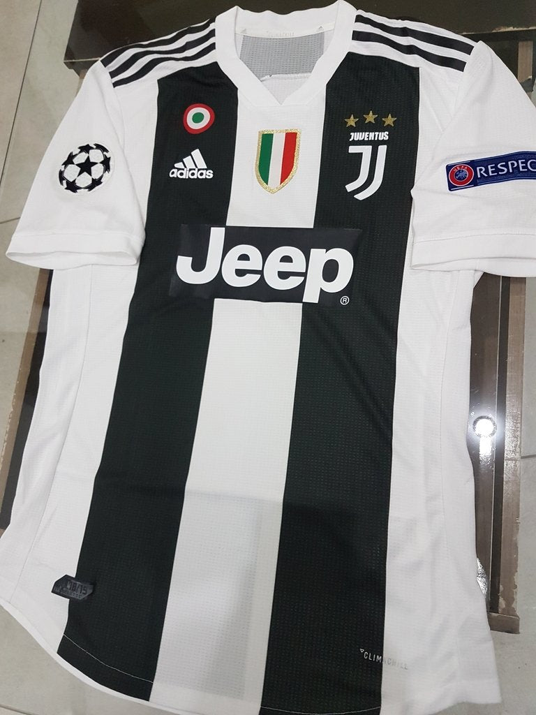 Camiseta Retro Juventus Home 18/19 - Con Patch