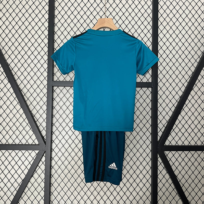 Camiseta y Pantalones Cortos Niños Real Madrid Third Retro 17/18