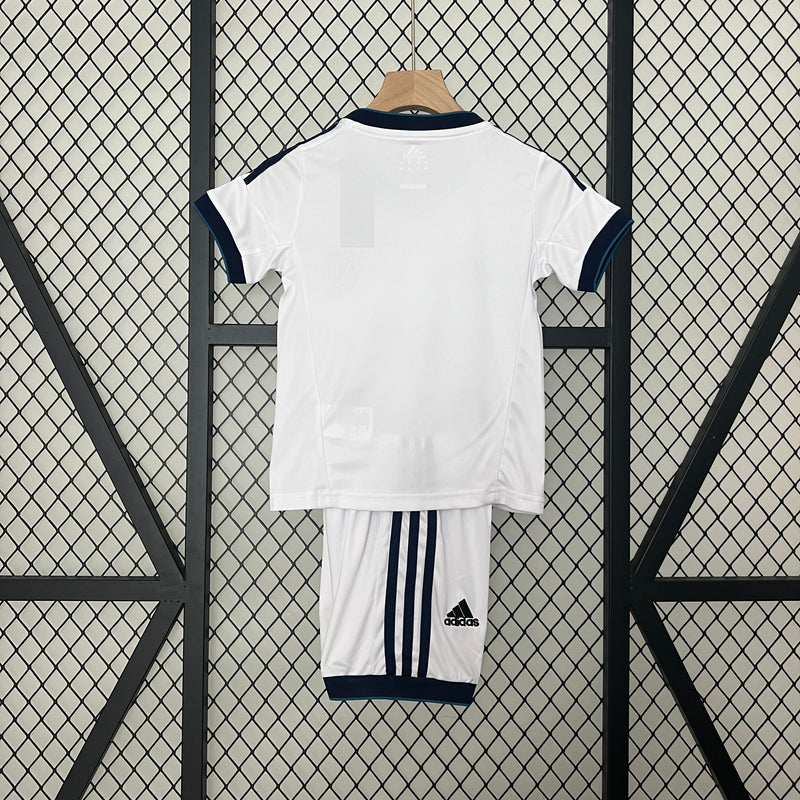 Camiseta y Pantalones Cortos Niños Real Madrid Home Retro 12/13