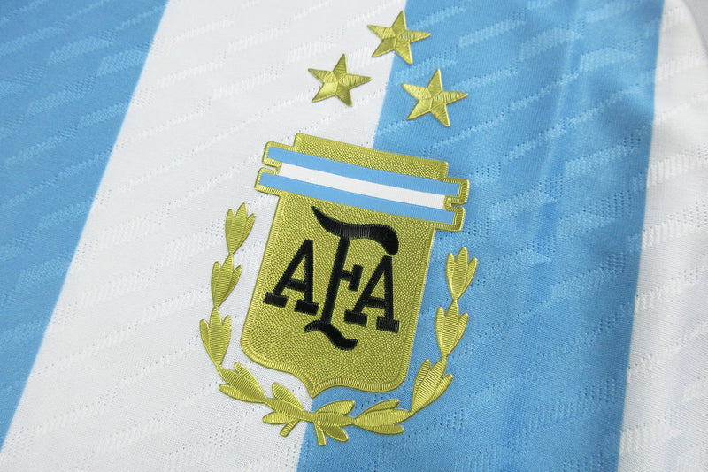 CAMISETA ARGENTINA I EQUIPACIÓN 22/23 - BLANCO Y CELESTE - VERSIÓN JUGADOR - PARCHE COPA DEL MUNDO/Campeón