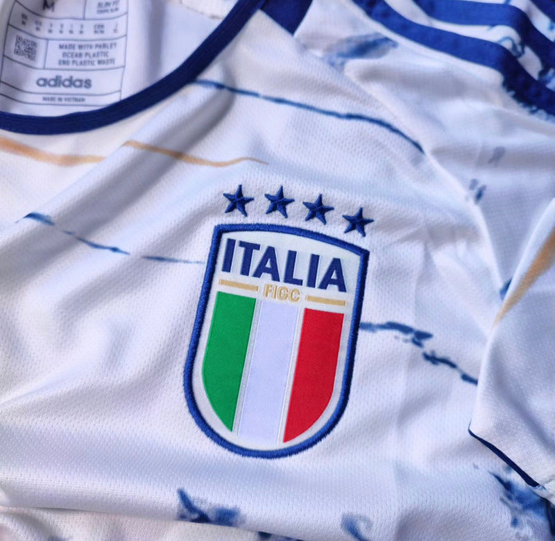 Camiseta Italia Visitante 2023-2024 incl. Conjunto de parches de clasificación para la Eurocopa 2024